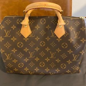 Authentic LOUIS VUITTON Speedy